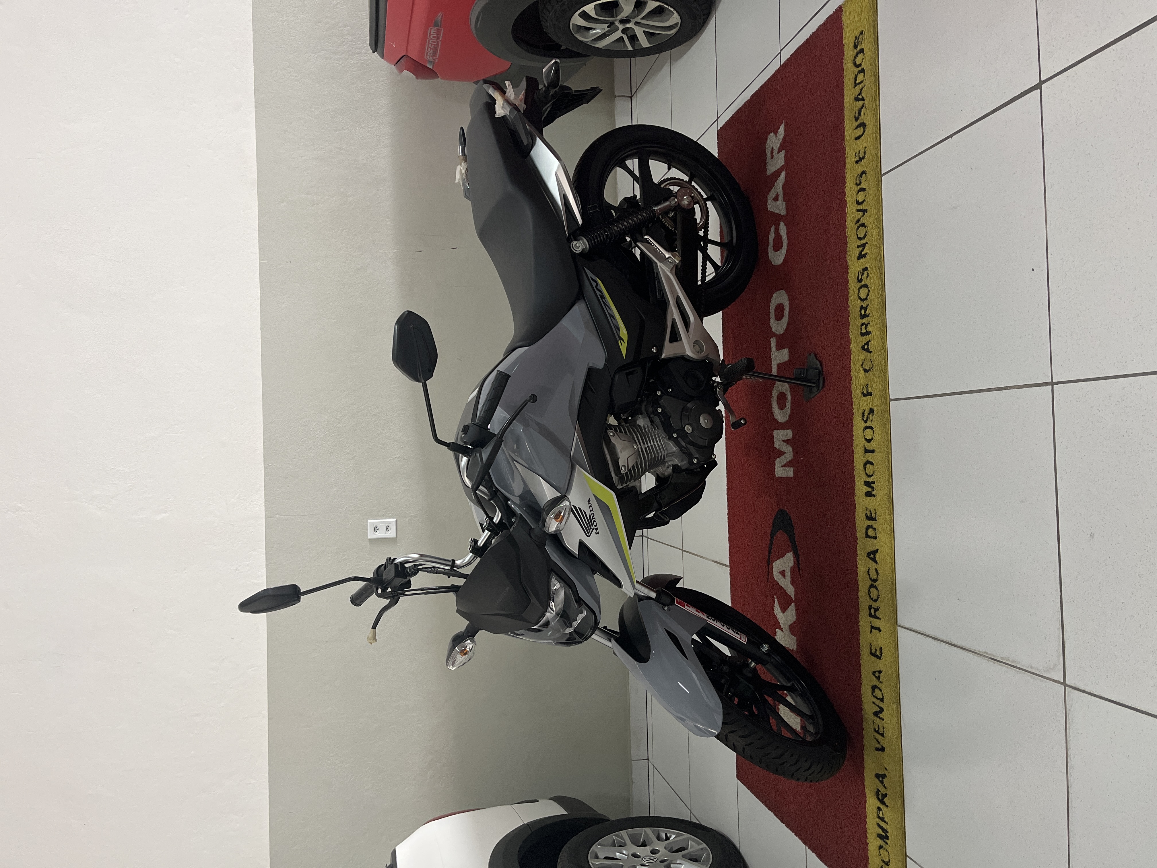 Honda Titan — foto 1 de 4