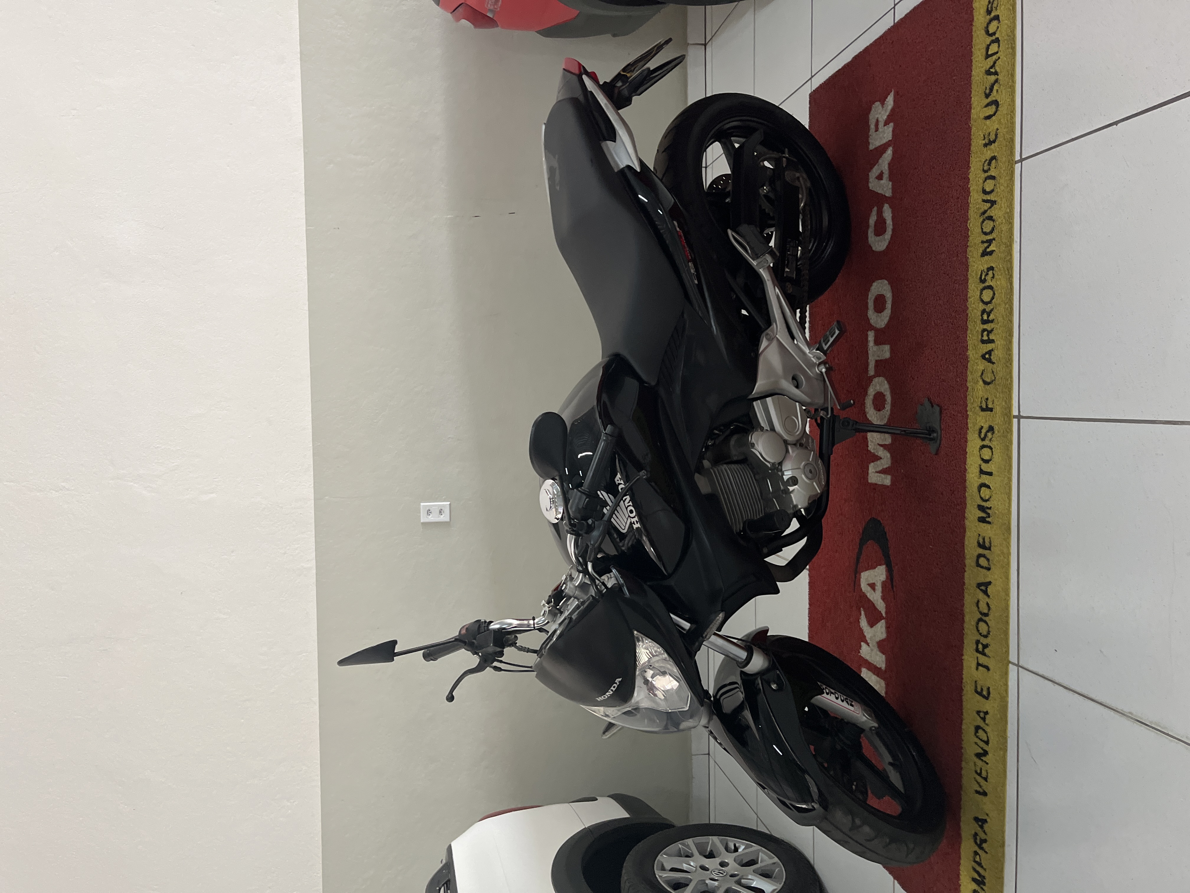 Honda CB300R — foto 1 de 4