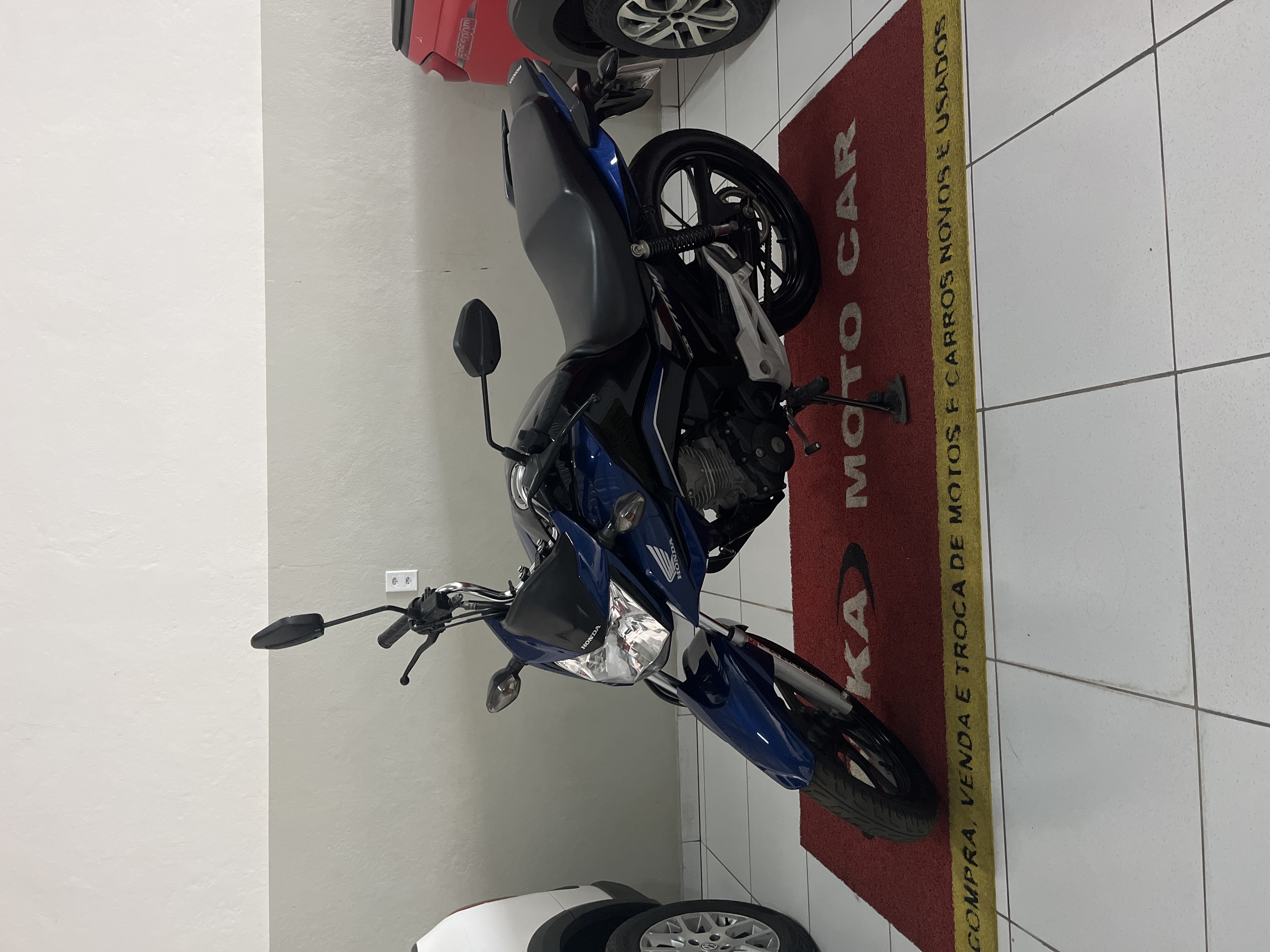 Honda Titan — foto 1 de 4