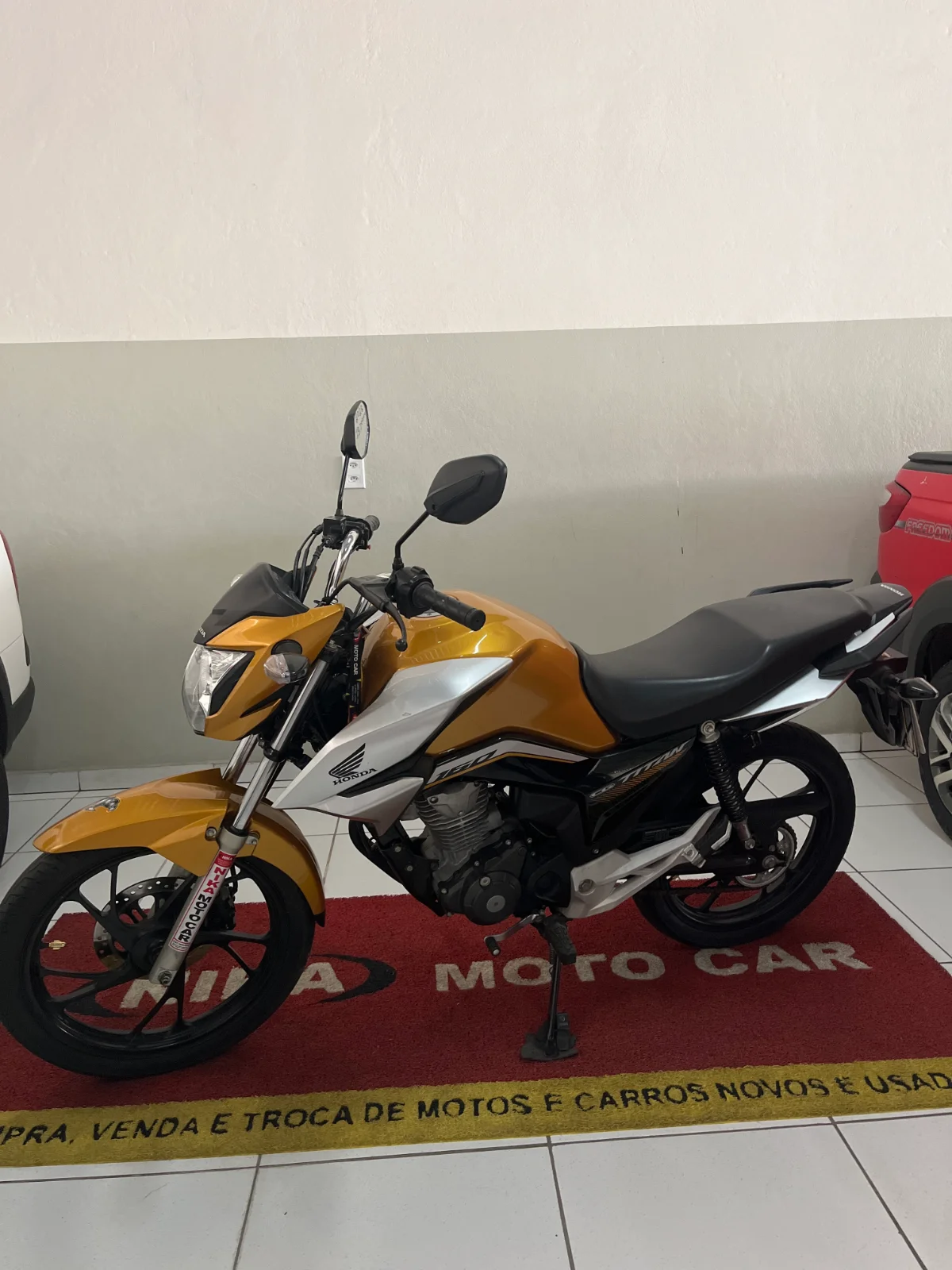 Honda Titan — foto 1 de 4