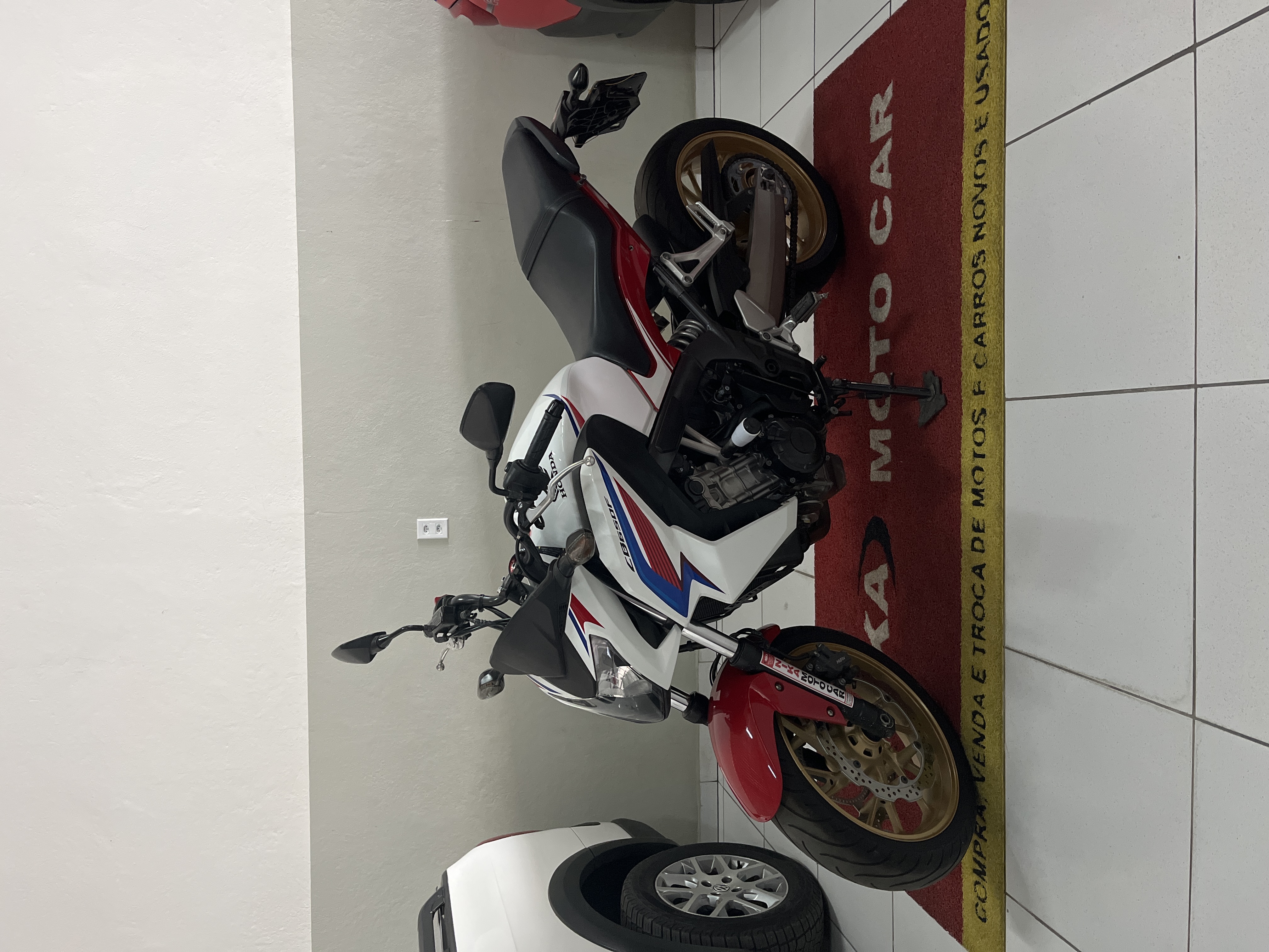 Honda CB — foto 1 de 4