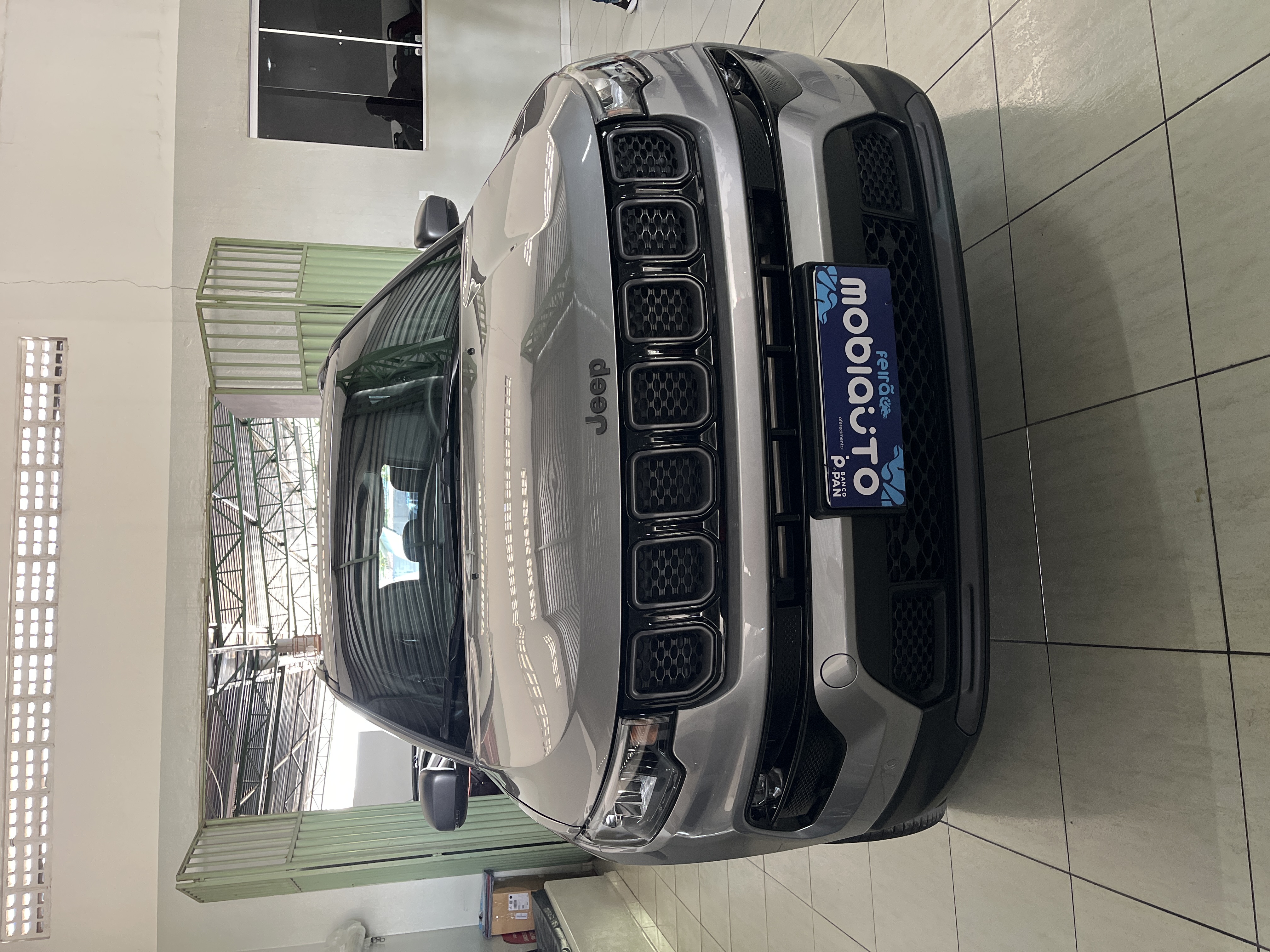 Jeep Compass — foto 1 de 3