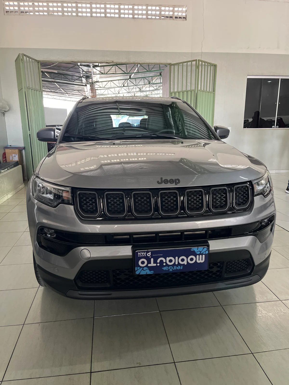 Jeep Compass — foto 1 de 3