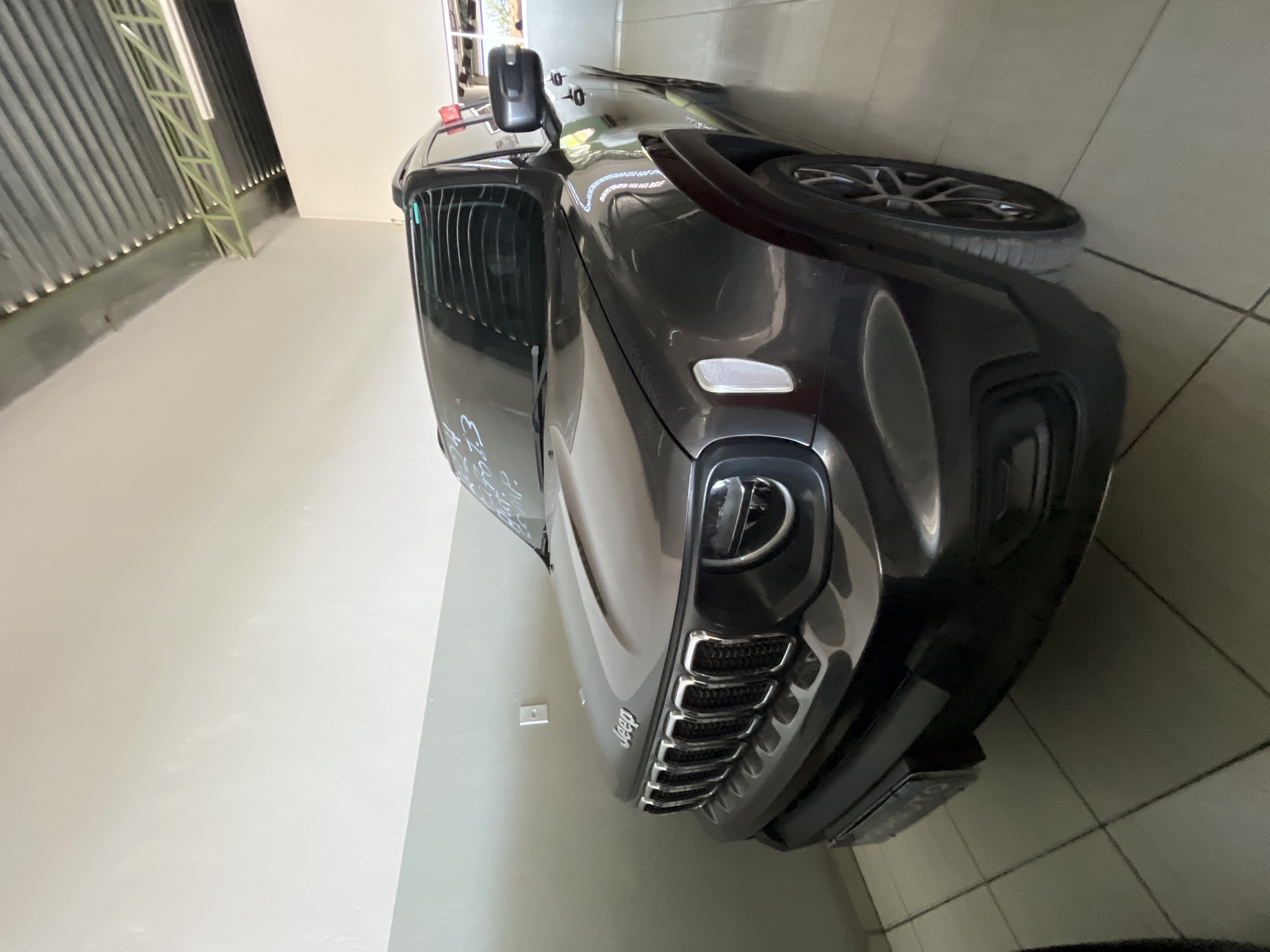 Jeep Renegade — foto 1 de 4