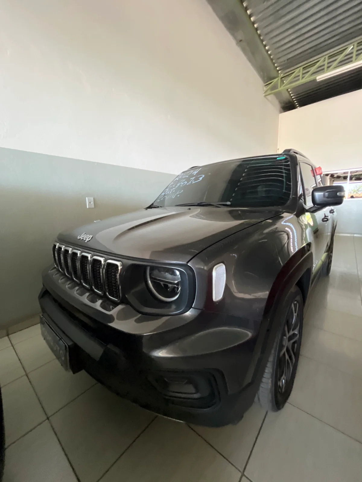 Jeep Renegade — foto 1 de 4
