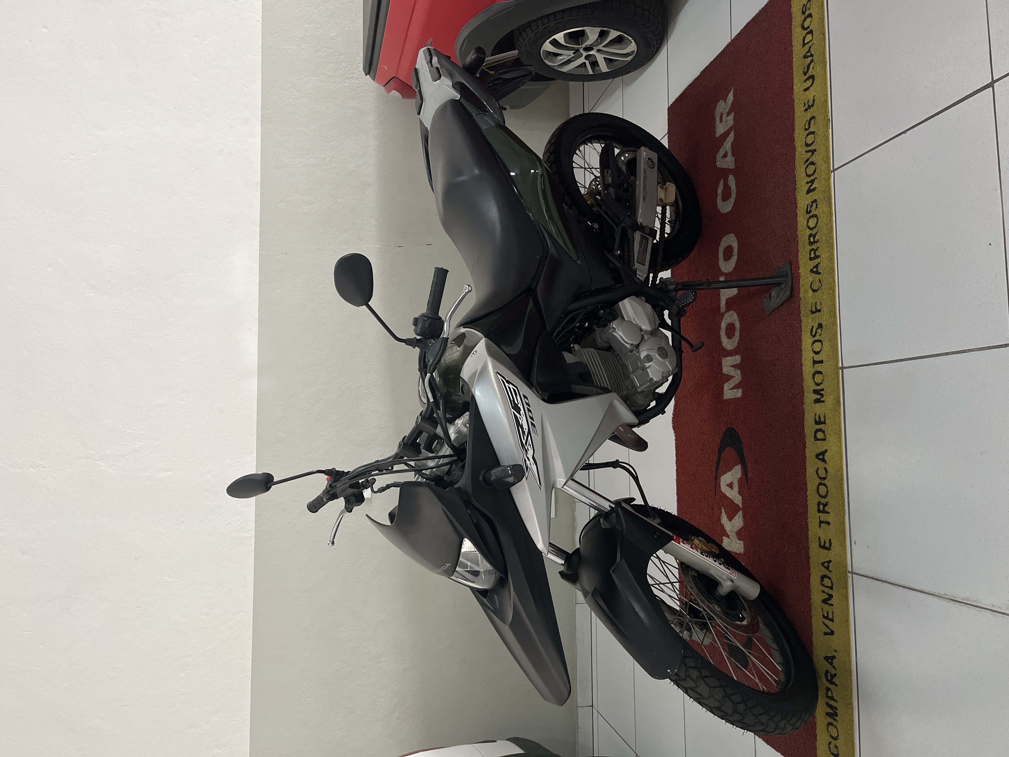 Honda XRE — foto 1 de 4