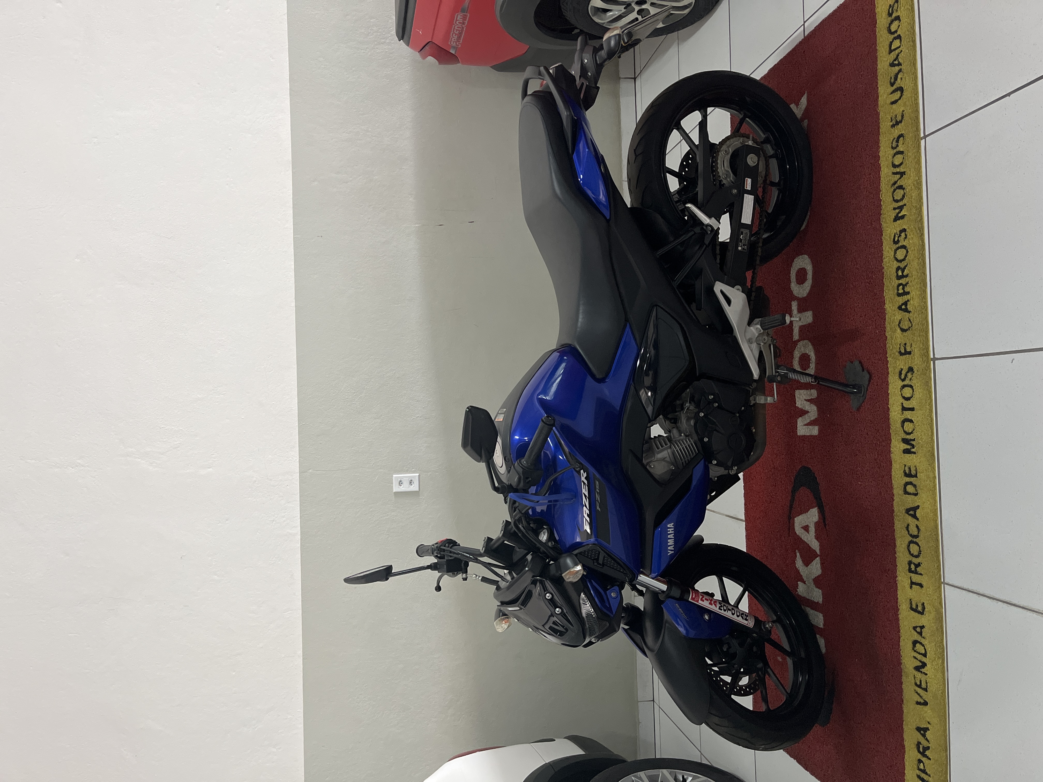 Yamaha Fazer — foto 1 de 4