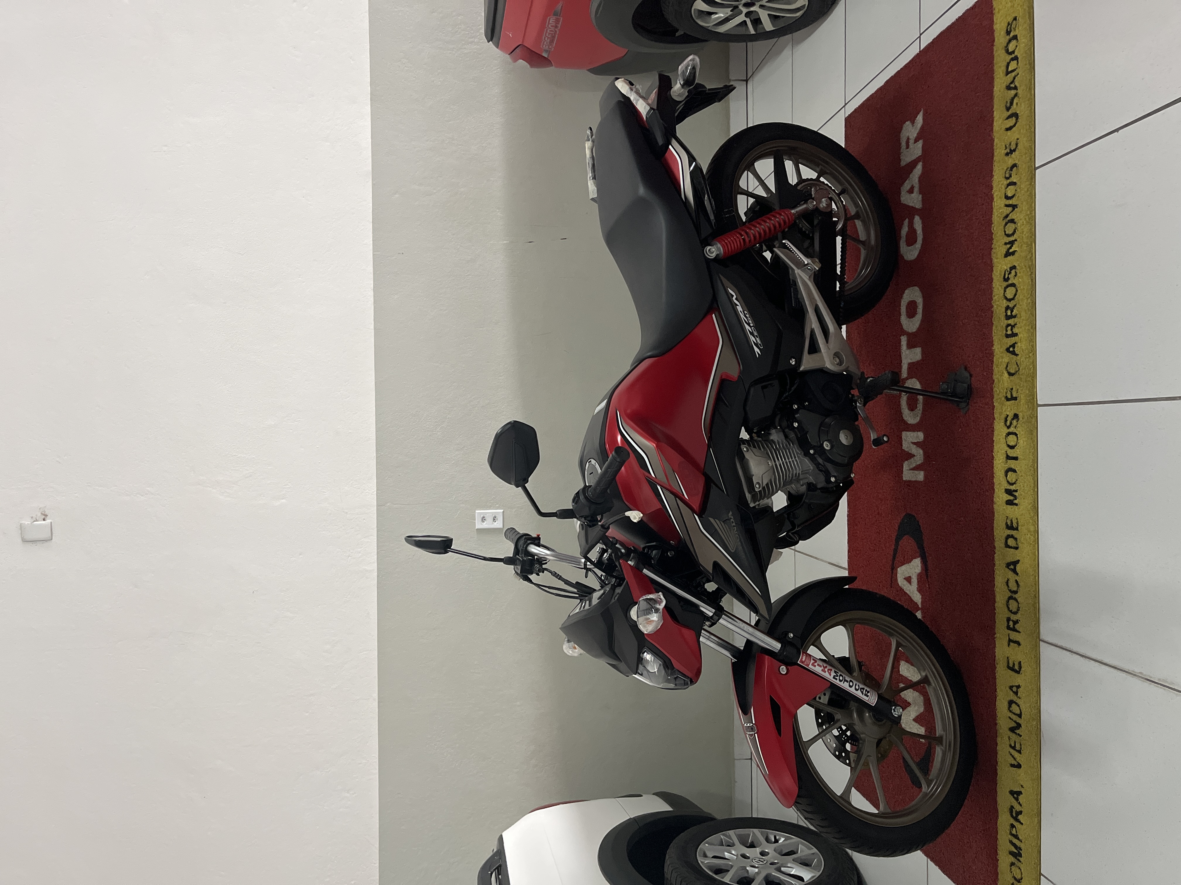 Honda Titan — foto 1 de 4