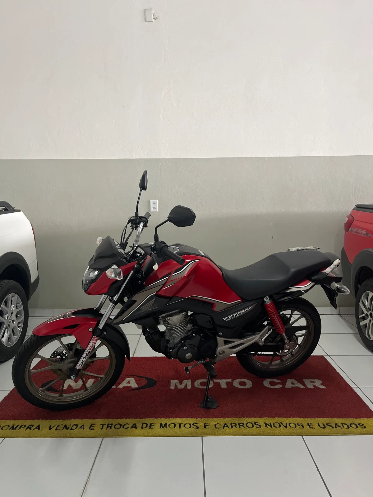 Honda Titan — foto 1 de 4