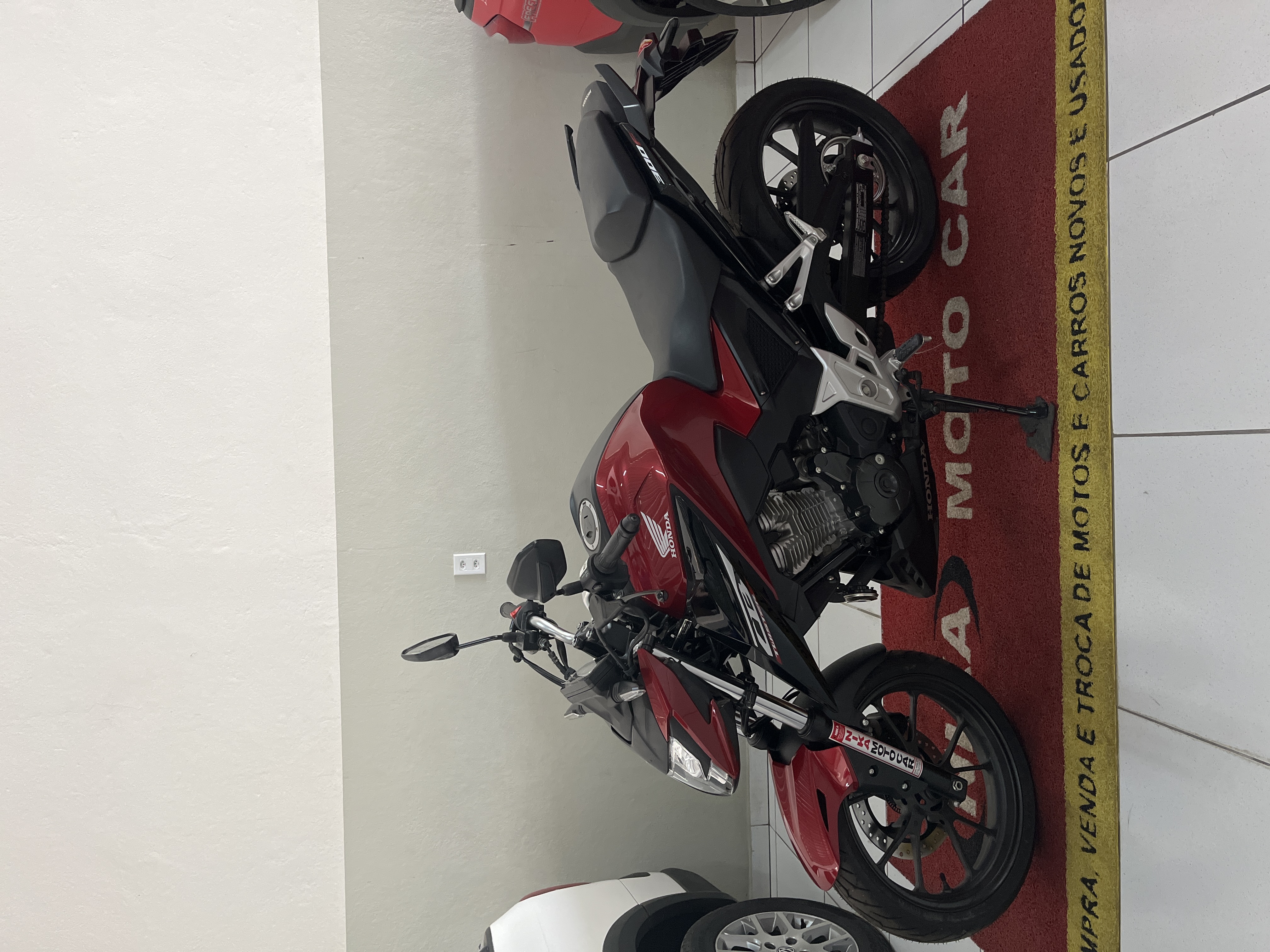 Honda CB 300 F — foto 1 de 4