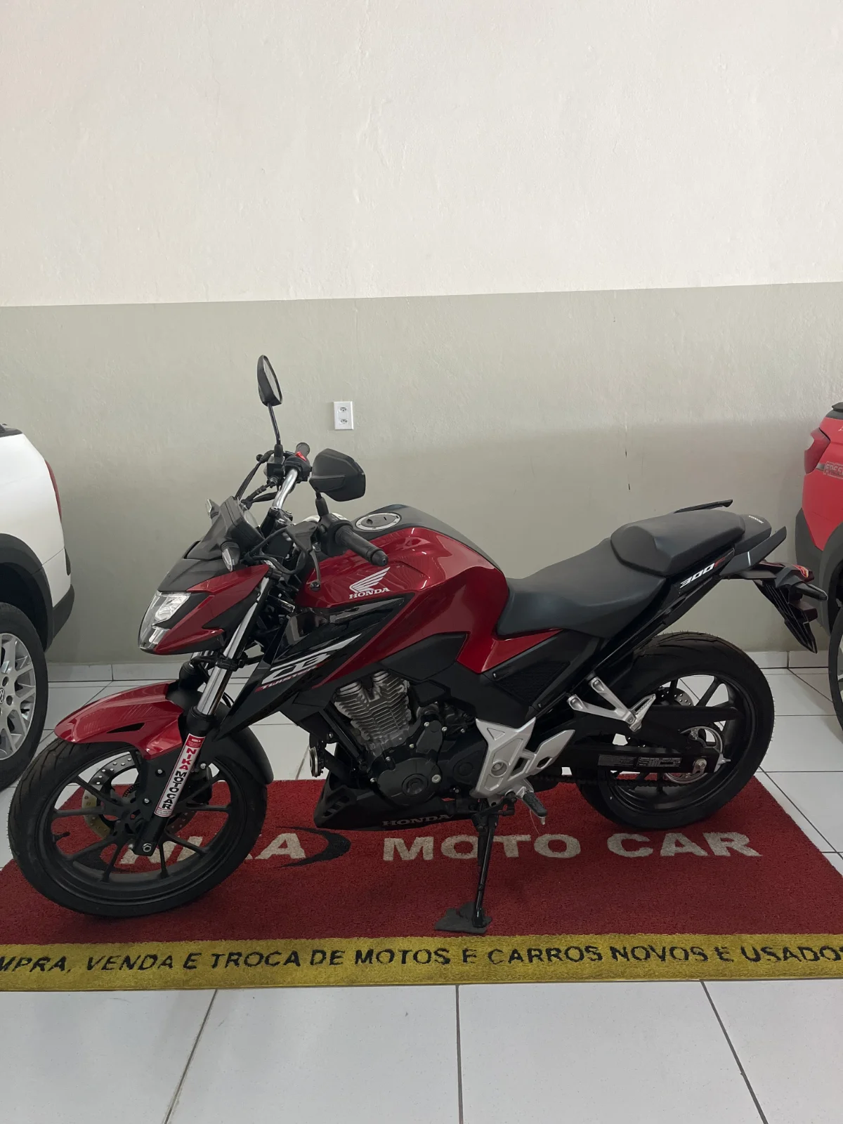 Honda CB 300 F — foto 1 de 4